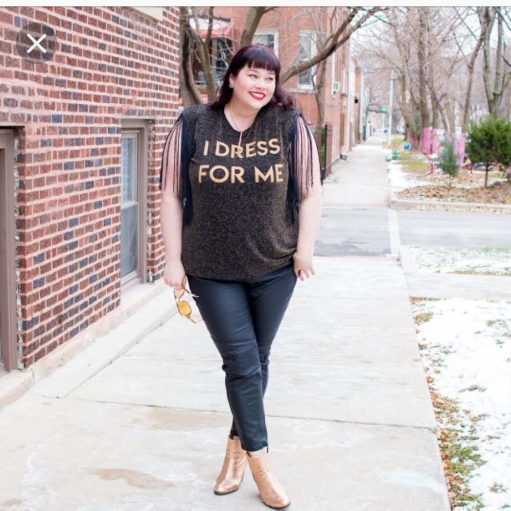 Who says statements t’s cant be dressy?!